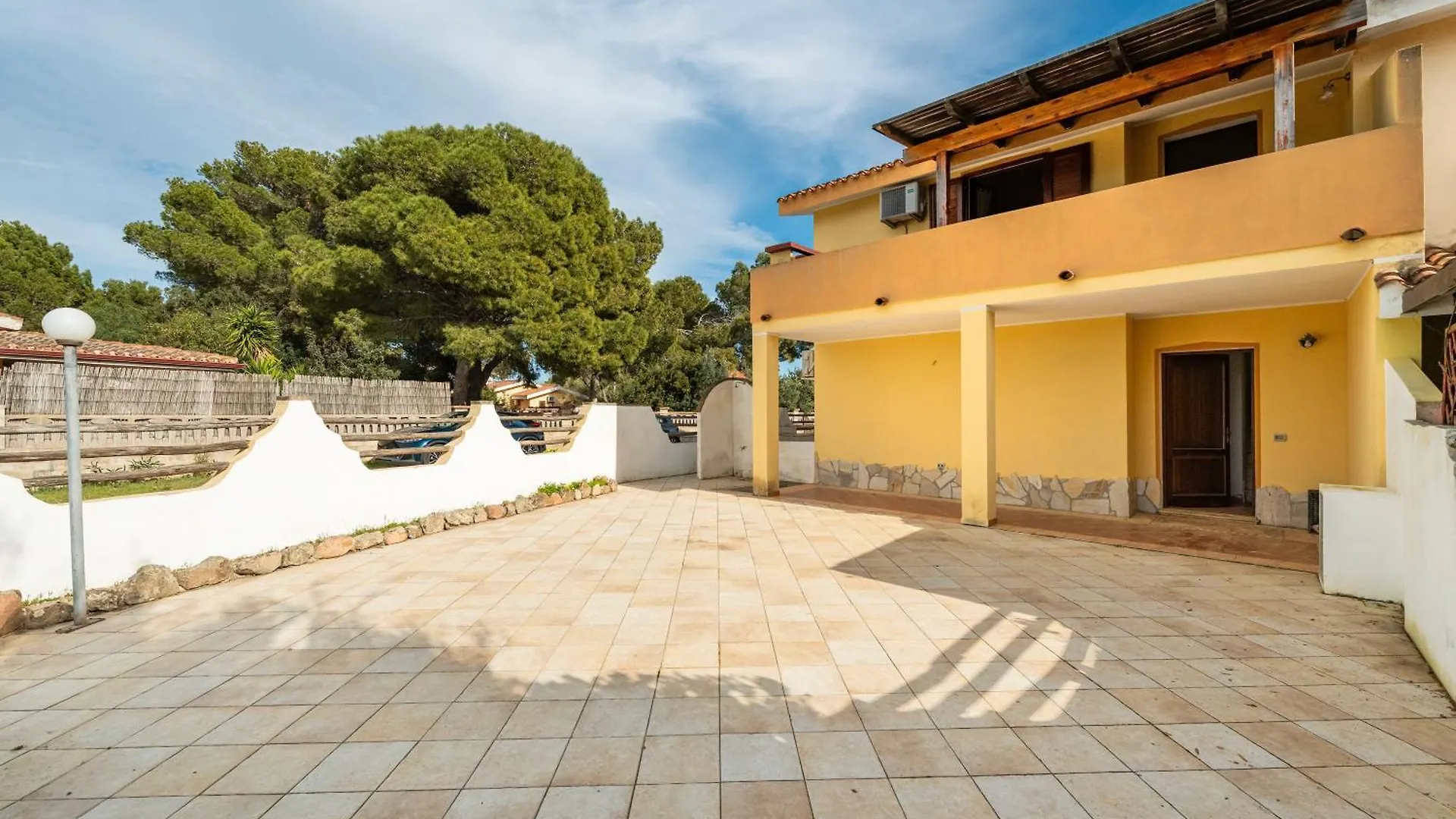 Casa Ella location